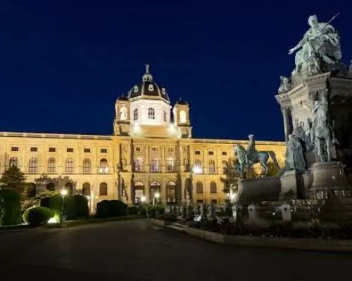 Tour xe buýt đêm Vienna kéo dài một giờ