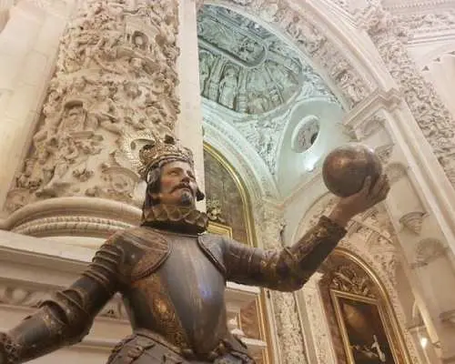 Royal Alcazar, Cathedral and Giralda small group tour