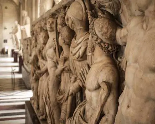 Louvre Museum fast-track ticket with audio tour on mobile app