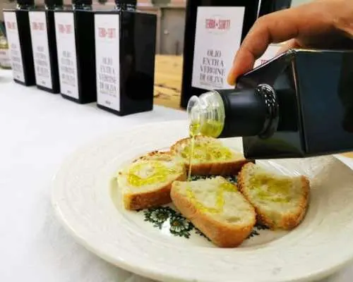 Sicilian olive oil tour in Pantalica with tasting