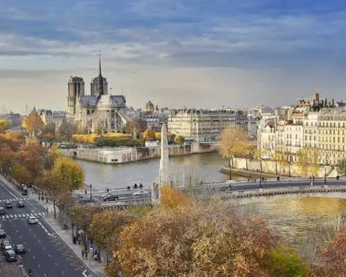 Île de la Cité and Notre Dame Cathedral small-group tour