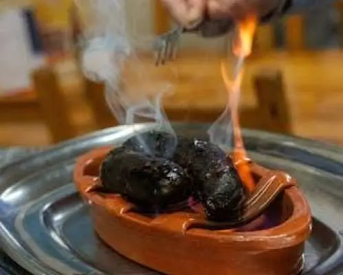 Porto traditional food and wine tour with twenty tastings