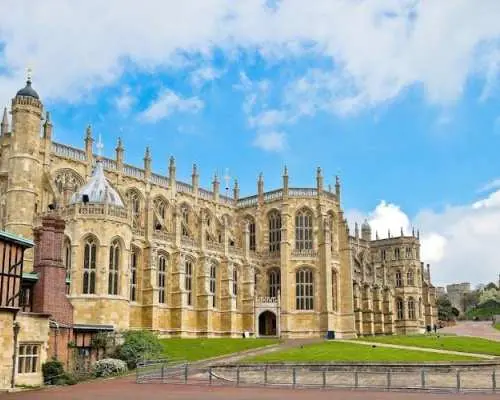 Windsor Castle, Stonehenge and Oxford tour with entrances