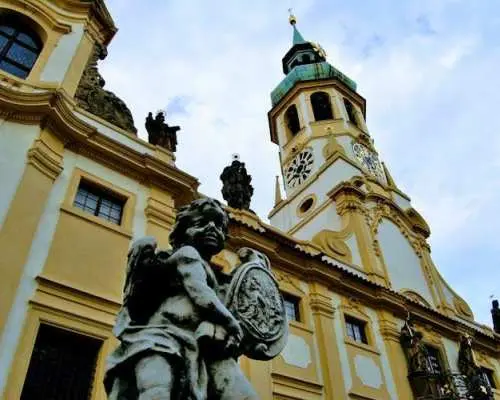Self-guided discovery walk in Prague with breathtaking views and parks