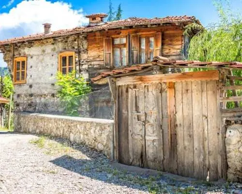 Ormana Tour including button houses and lunch
