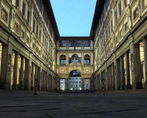 Uffizi ticket entrance and open bus tour of Florence