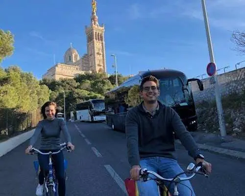 Marseille seaside neighbourhood e-bike tour
