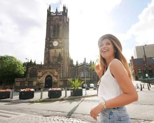 Family walking tour in Manchester with a guide