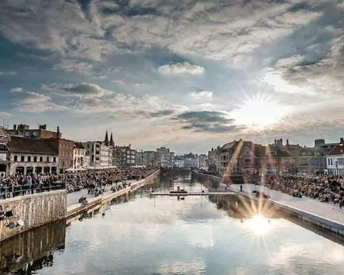 Self guided tour with interactive city game of Kortrijk