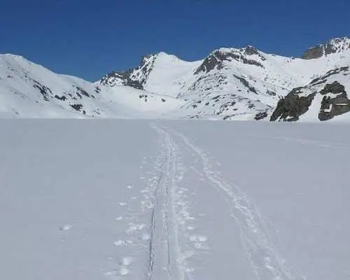 特罗姆瑟私人雪鞋健行之旅，包含特斯拉汽车接送服务