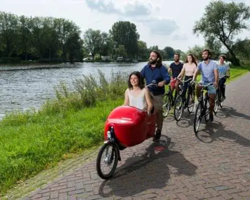 Private bike tour with a local guide in Amsterdam