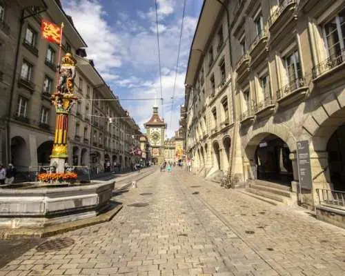 1-hour walking tour of Bern with a local