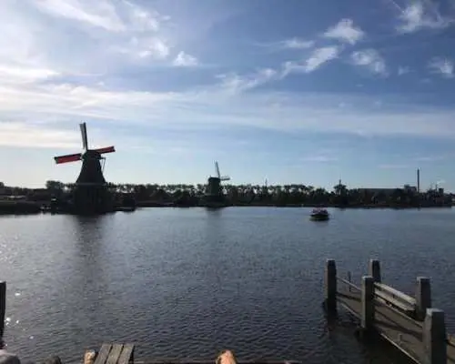 Sightseeing tour of windmills, cheese farm and Volendam with private transportation