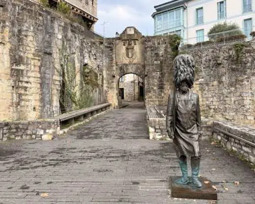 Shared tour of Hondarribia's Old Town and Marina