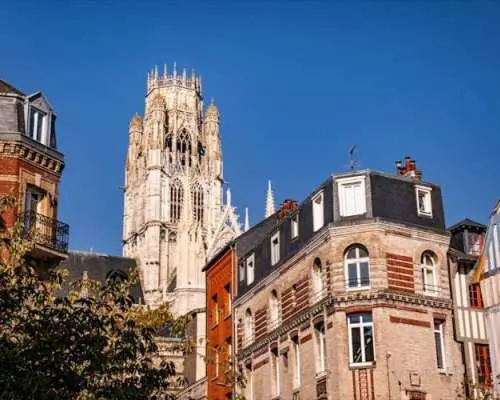 Rouen city highlights walking tour with a local guide