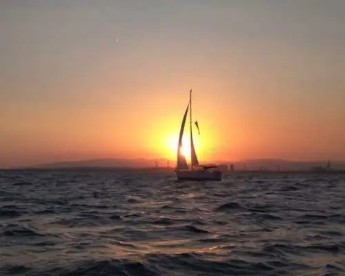 Barcelona sunset sailing experience with live Spanish guitar
