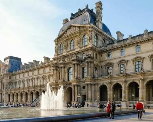 Louvre guided tour with priority entry and audio guide