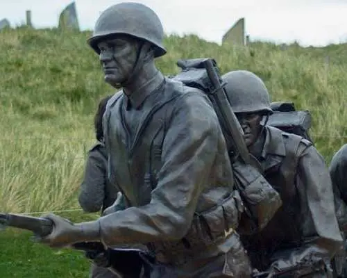 D-Day Beach and Mont Saint-Michel Guided Day Tour from Paris