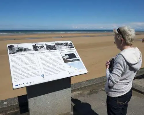 D-Day Beach and Mont Saint-Michel Guided Day Tour from Paris