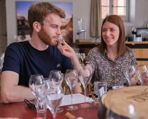 Small-group champagne tasting class and lunch near Epernay