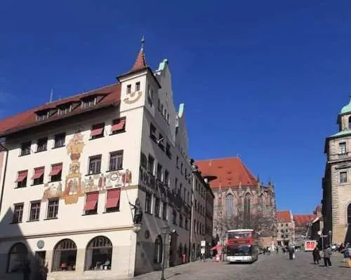 Tour đi bộ có hướng dẫn về lịch sử buôn bán gia vị ở khu Phố Cổ Nuremberg.