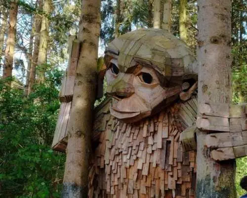 The Six Forgotten Giants Trolls hunt with minibus