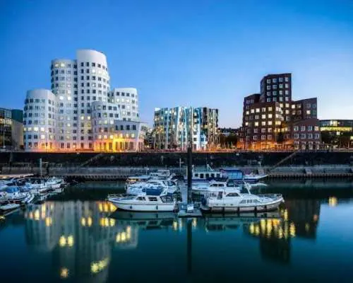 Explore Düsseldorf in 1 Hour with a Local