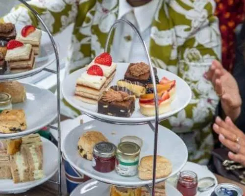 London afternoon tea bus tour with optional London Eye