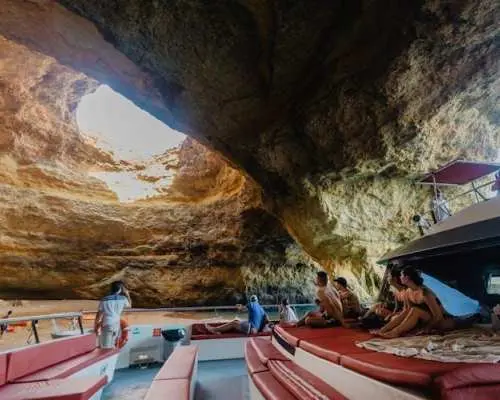 Caves and coastline guided boat trip from Albufeira