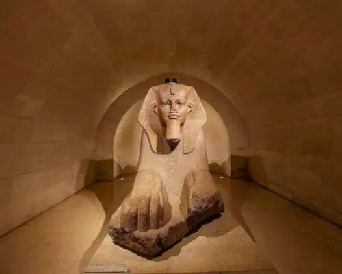 Louvre Museum self-guided tour with audio app