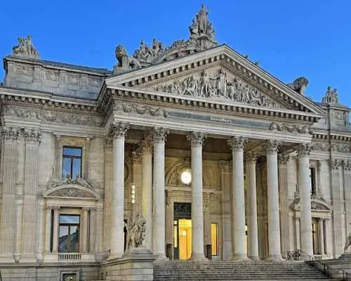 Brussels' highlights and hidden gems private walking tour