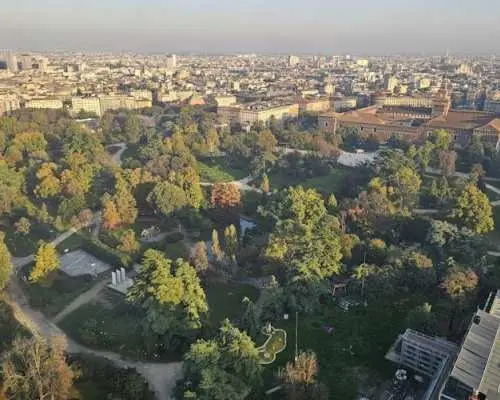 ブランカ塔、センピオーネ公園、スフォルツァ城のミラノ ガイド付きツアー