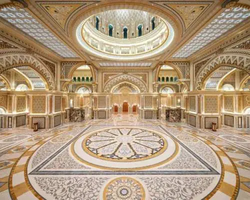 Sightseeing cruise with refreshments and show at Presidential Palace