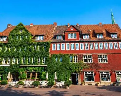 Hannover city highlights walking tour with a local guide