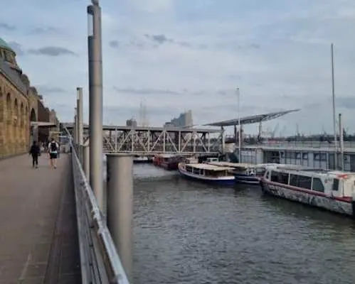 St. Pauli running tour with insider tips