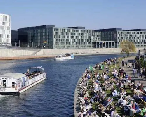 1-Hour Berlin Spree River Cruise with On-Board Guide