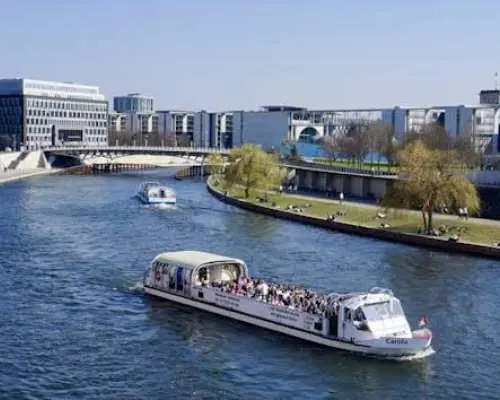 1-Hour Berlin Spree River Cruise with On-Board Guide