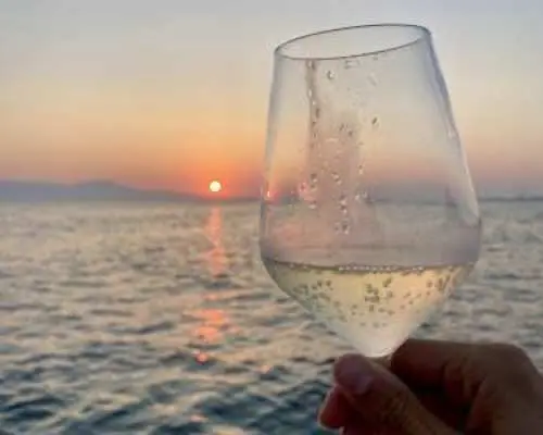 卡利亞裡日落遊船之旅，含普羅塞克葡萄酒、佛卡夏麵包和游泳