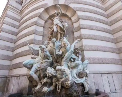 Skip-the-Line Sisi Museum, Hofburg and Gardens Tour in Vienna
