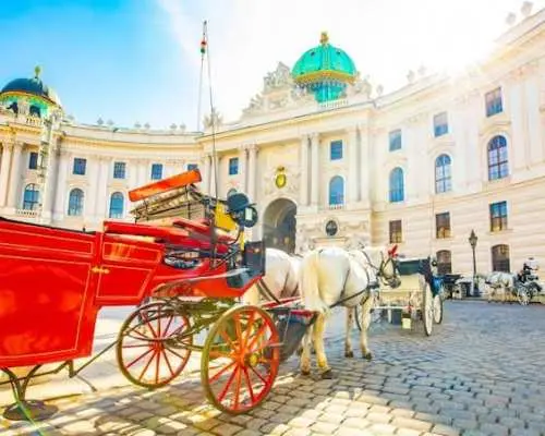 Skip-the-Line Sisi Museum, Hofburg and Gardens Tour in Vienna