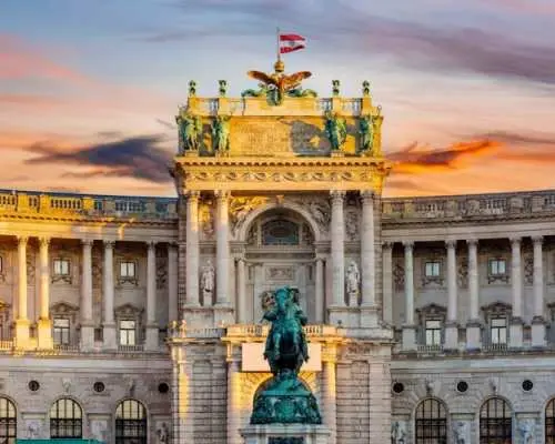 Skip-the-Line Sisi Museum, Hofburg and Gardens Tour in Vienna