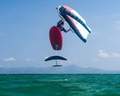 在馬略卡島參加 Watersports Mallorca 提供的私人一小時翼帆衝浪課程