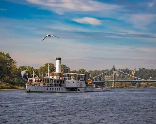 Elbe river cruise to Pillnitz Castle