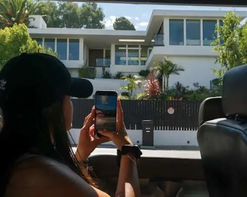 Hollywood sightseeing and celebrity homes tour from Santa Monica