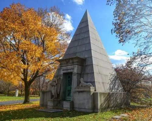 Chicago Graceland Cemetery self-guided audio tour