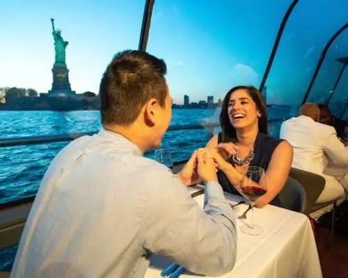 Bateaux New York dinner sightseeing cruise