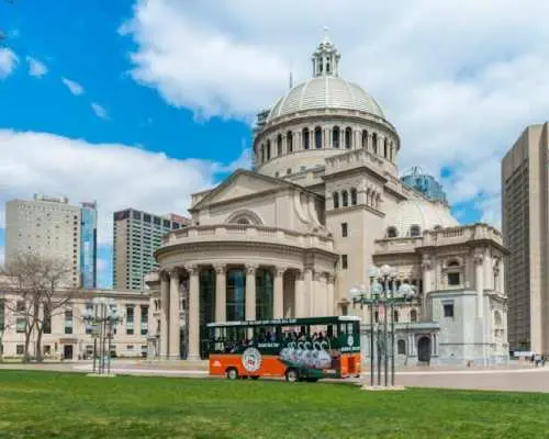 Old Town Trolley tours of Boston