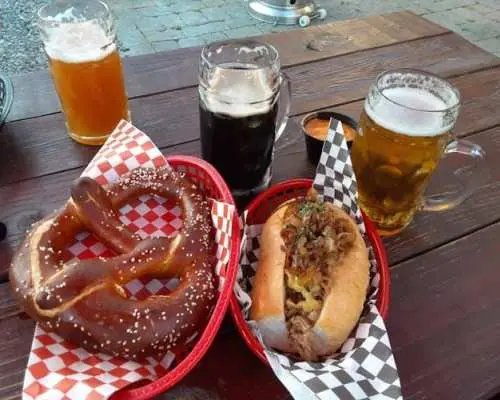 New Orleans Bywater food tour with a local host