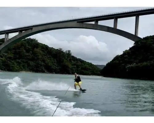 【沖縄・恩納村・古宇利島・東海岸】ウェイクボード体験｜初心者OK！爽快マリンスポーツ｜写真・動画無料