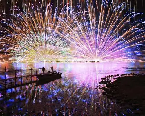 【8/15最後釋出】諏訪湖祭湖上花火｜湖上VIP區 ＆明野向日葵花海一日遊｜（夜行巴士返回新宿）新宿出發